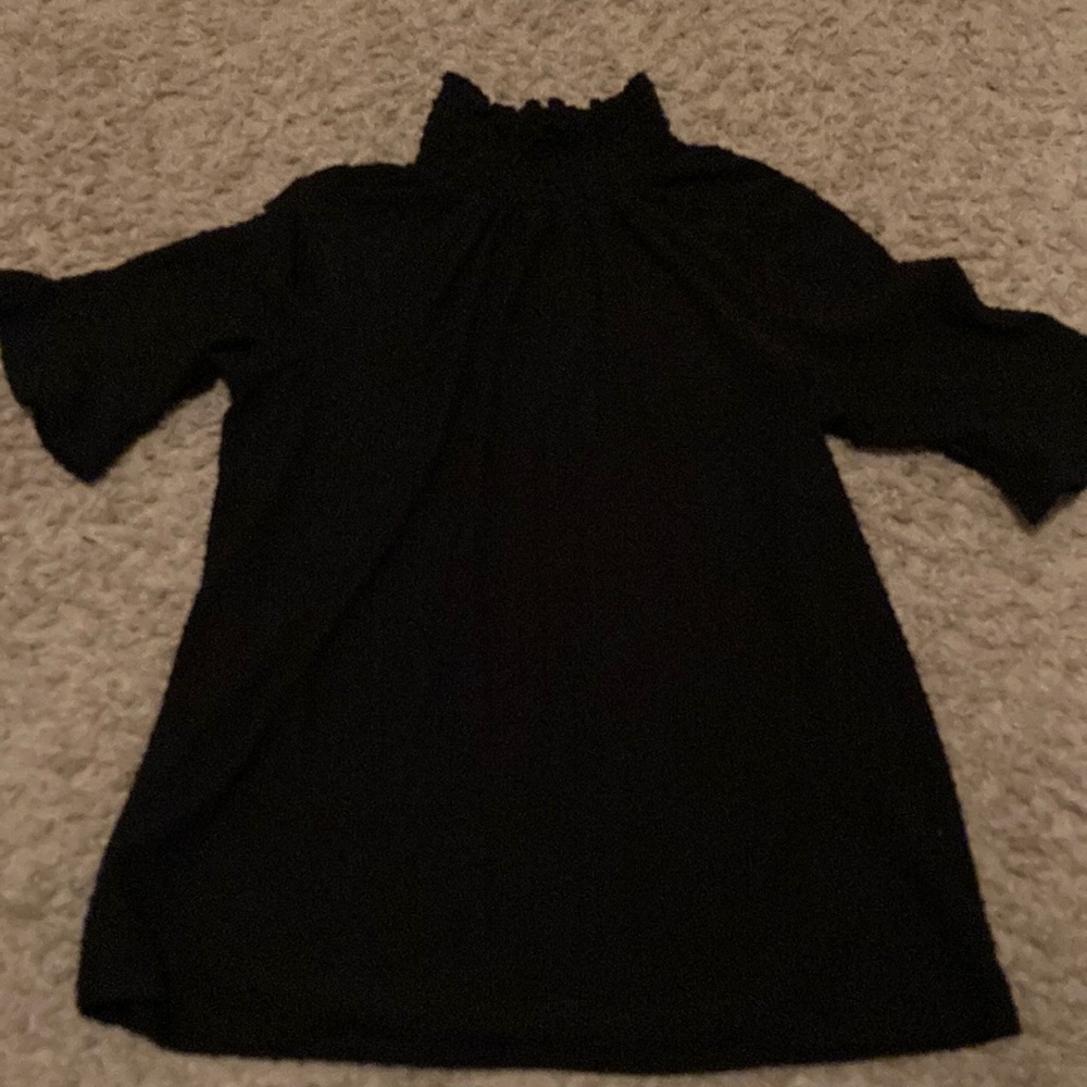 Mid-sleeve Black Turtleneck Top